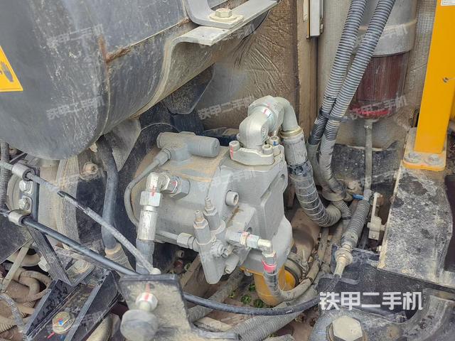 液壓泵艙室正面整體（整機(jī)外觀）