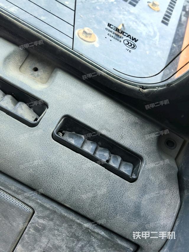 后窗玻璃角标（驾驶室部分）