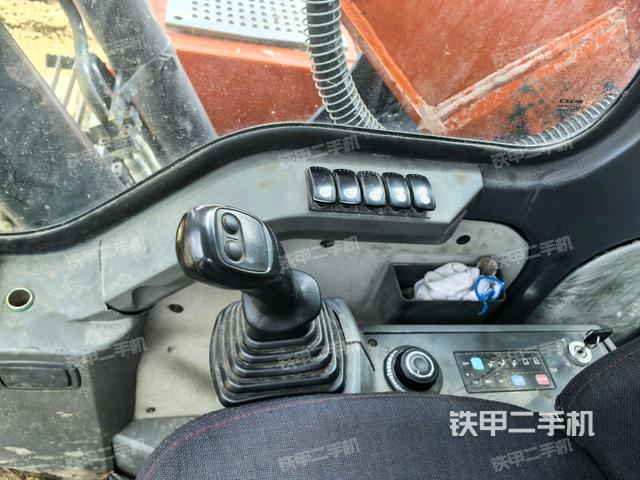 座椅右侧控制台/钥匙门/油门/含右手柄（驾驶室部分）