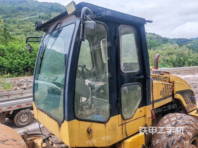 右側(cè)正面照（壓路機駕駛室）