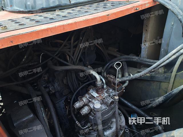 回转马达和主控阀（整机外观）