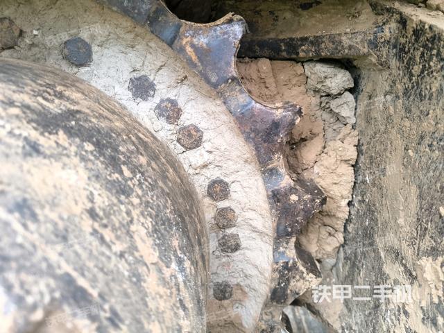 右驅(qū)動(dòng)輪（行走機(jī)構(gòu)）