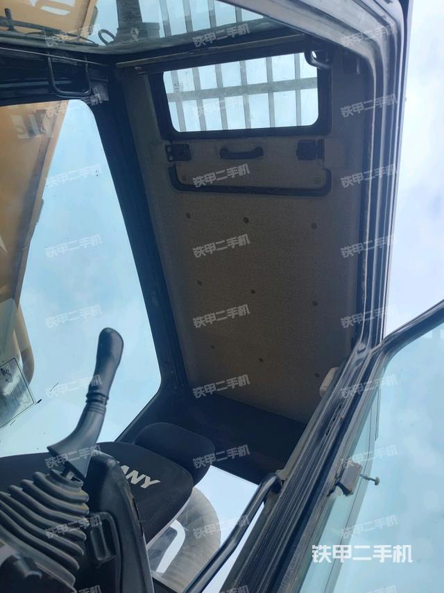 驾驶室顶部（整机外观）