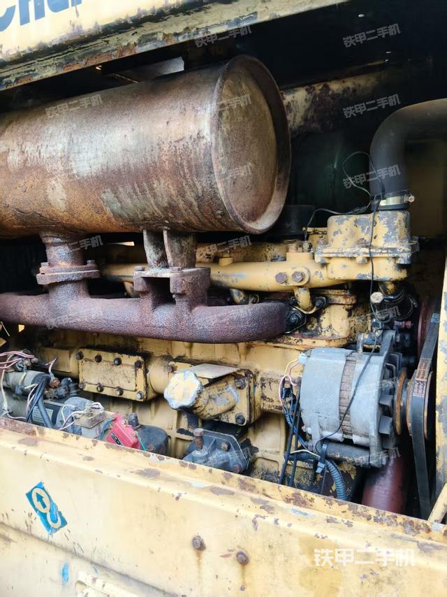 發(fā)動機(jī)左側(cè)（整機(jī)外觀及大件）