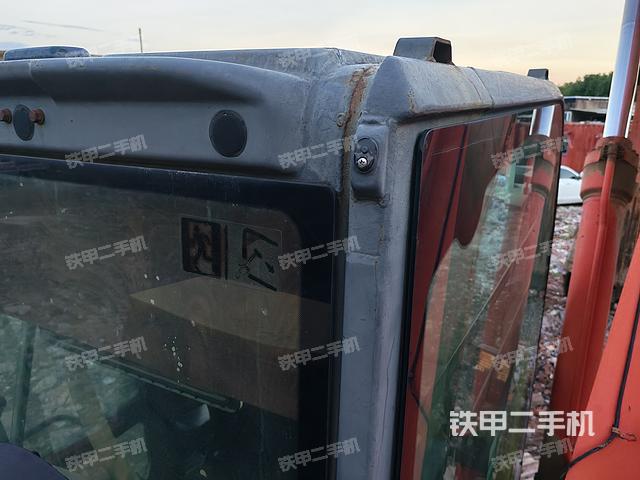 驾驶室顶部（整机外观）