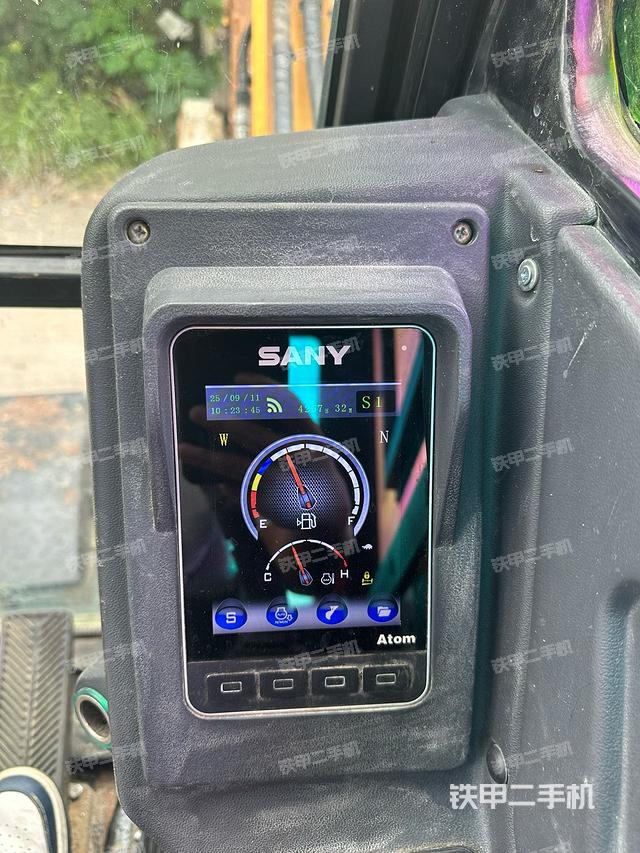 駕駛室整體（整機(jī)外觀）