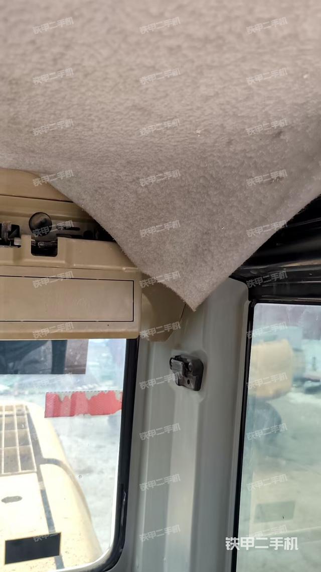 右側玻璃角標（駕駛室部分）