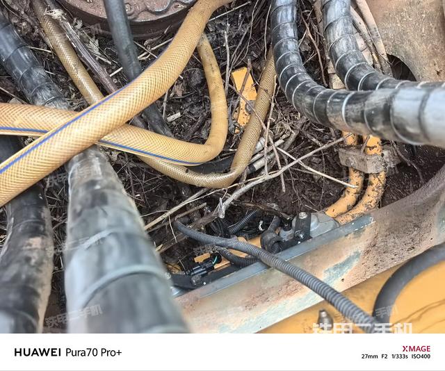 中央回轉(zhuǎn)接頭特寫（上車部件）