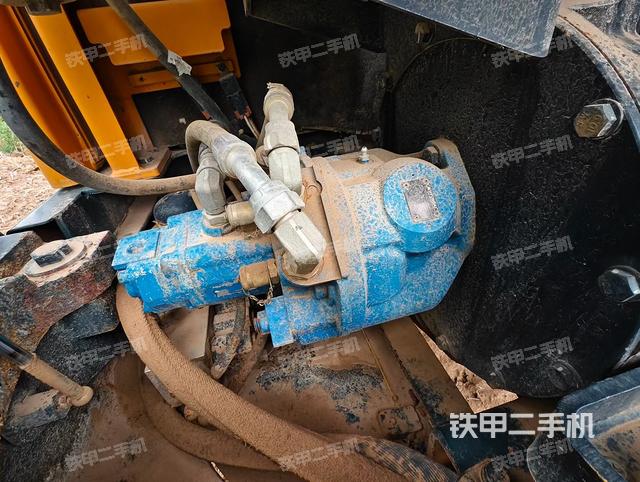 液壓泵艙室正面整體（整機(jī)外觀）