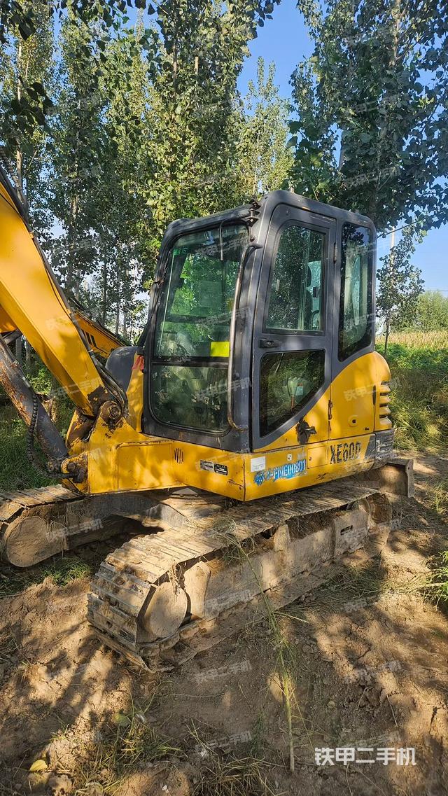 駕駛室整體（整機(jī)外觀）