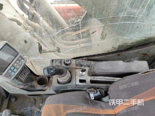 座椅右側控制臺/鑰匙門/油門/含右手柄（駕駛室部分）