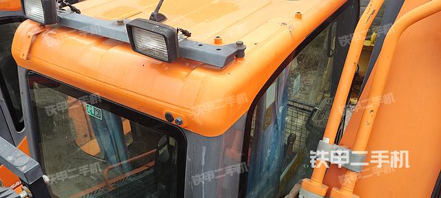 驾驶室顶部（整机外观）