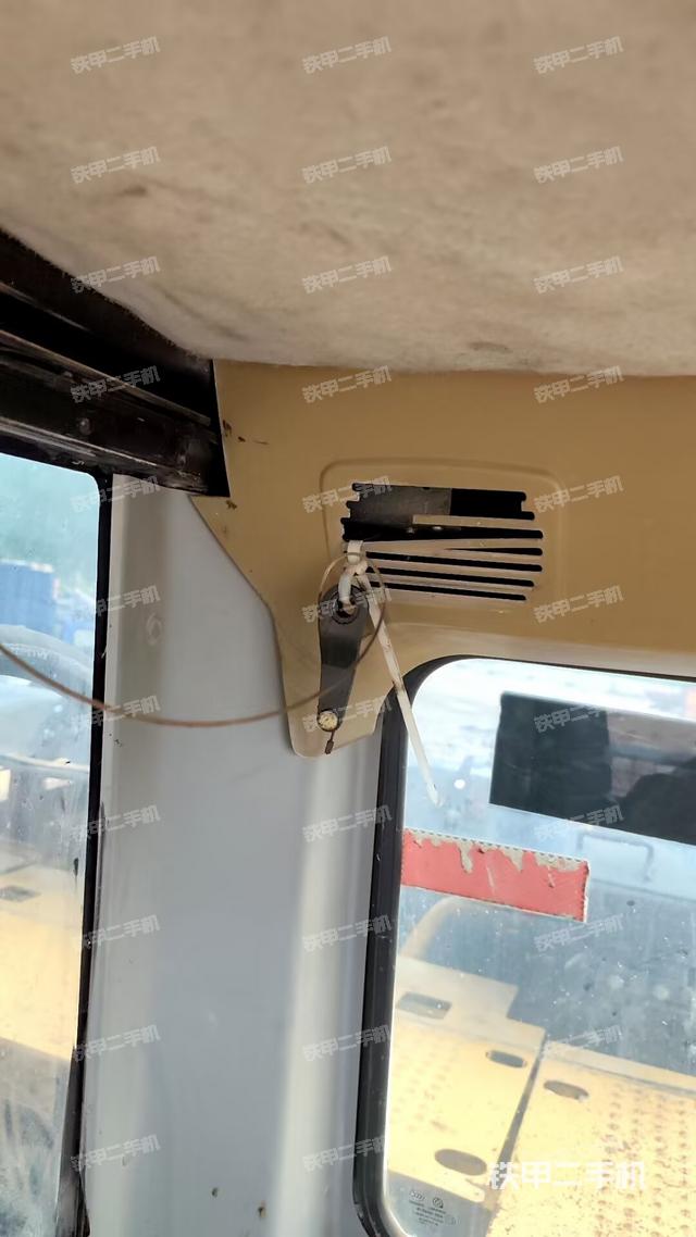 左后方玻璃角標（駕駛室部分）