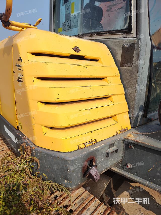 回转马达和主控阀（整机外观）