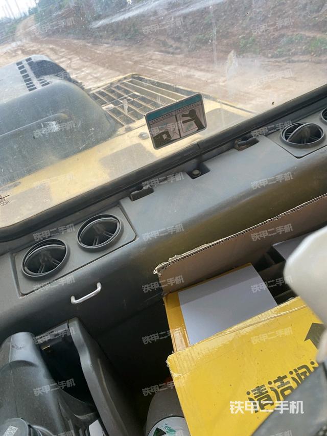 座椅右側(cè)控制臺(tái)/鑰匙門/油門/含右手柄（駕駛室部分）