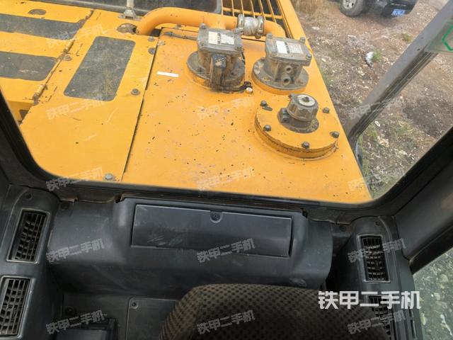 后窗玻璃角標（駕駛室部分）