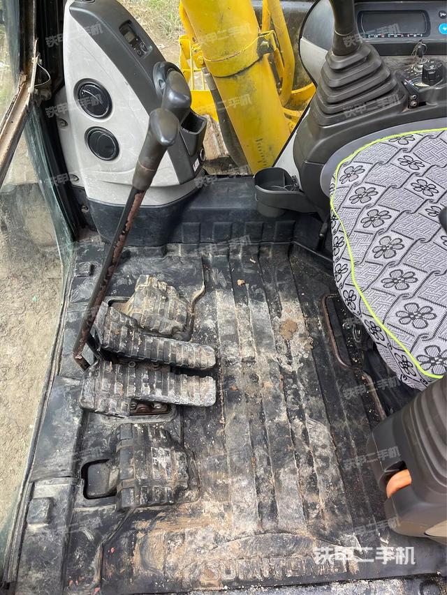 駕駛室整體（整機(jī)外觀）