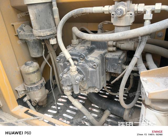 液压泵舱室正面整体（整机外观）