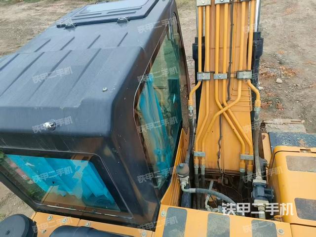 驾驶室顶部（整机外观）