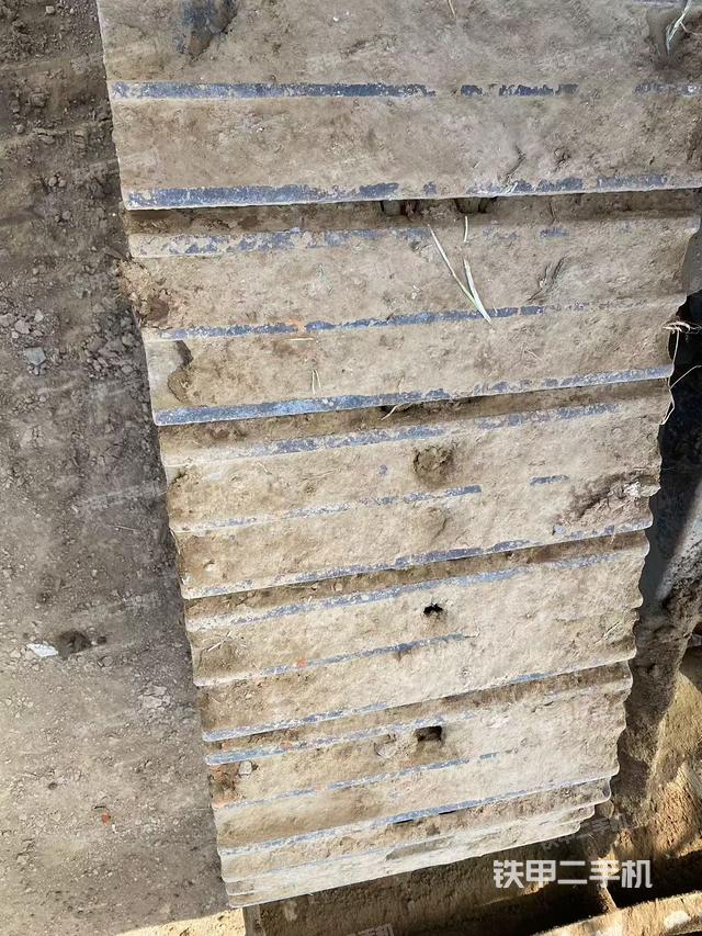 單側(cè)履帶整體（整機(jī)外觀）