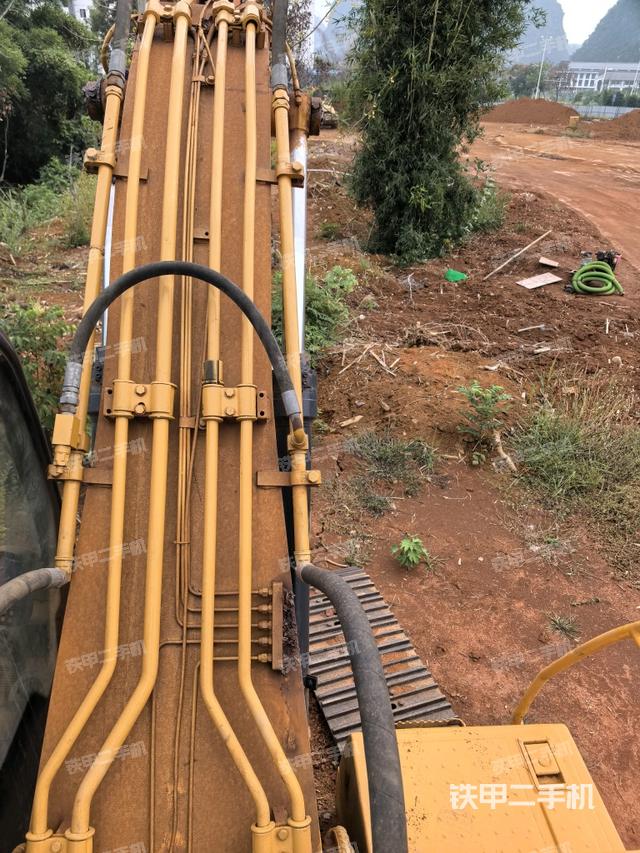 轉(zhuǎn)盤和下車架正前（工作和回轉(zhuǎn)裝置）