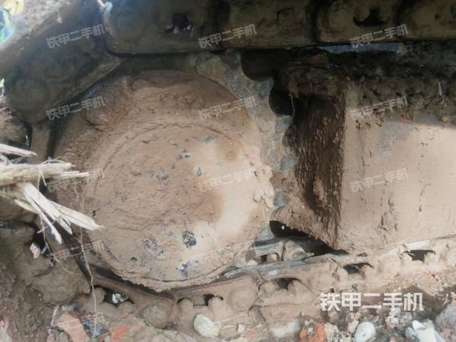 右驅(qū)動輪（行走機構(gòu)）