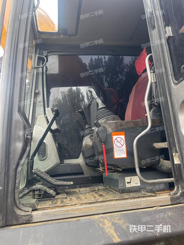 駕駛室整體（整機外觀）