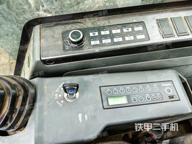 座椅左側(cè)控制臺/音響/含左手柄（駕駛室部分）