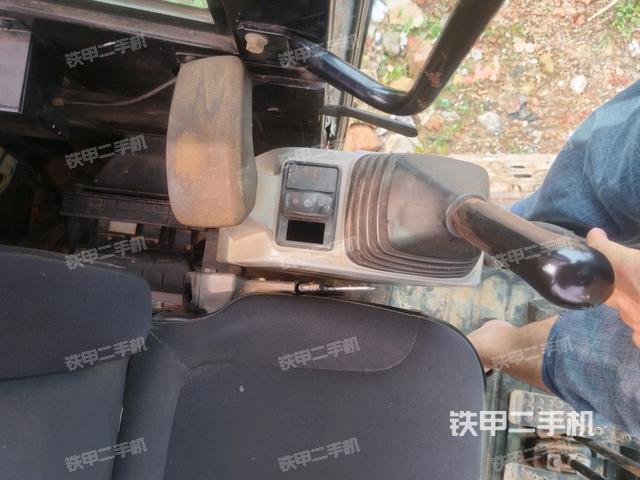 座椅右側(cè)控制臺/鑰匙門/油門/含右手柄（駕駛室部分）