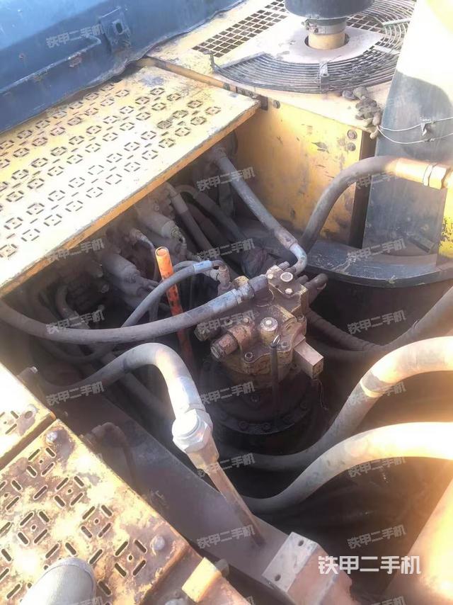 回轉(zhuǎn)馬達(dá)和主控閥（整機(jī)外觀）