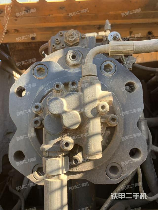 液壓泵艙室正面整體(整機(jī)外觀) 液壓泵艙室正面整體(整機(jī)外觀)