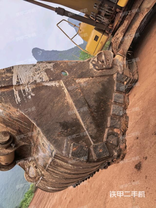 大臂油缸整體?豎拍（工作和回轉(zhuǎn)裝置）