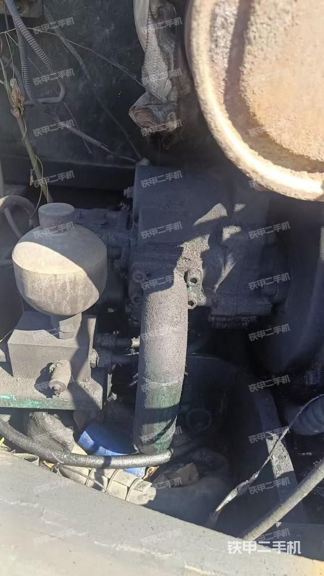 液壓泵艙室正面整體（整機(jī)外觀）