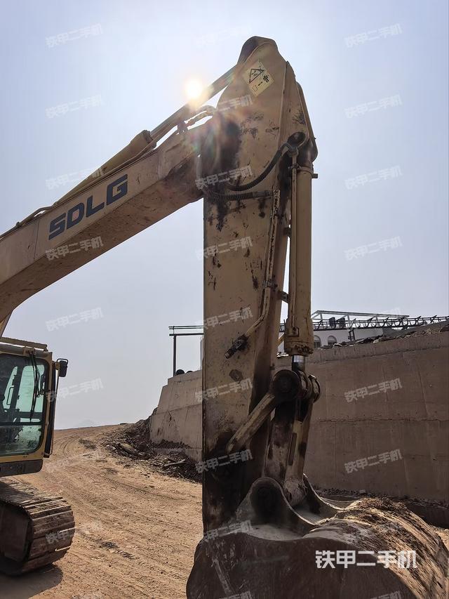 小臂整體左后（工作和回轉(zhuǎn)裝置）