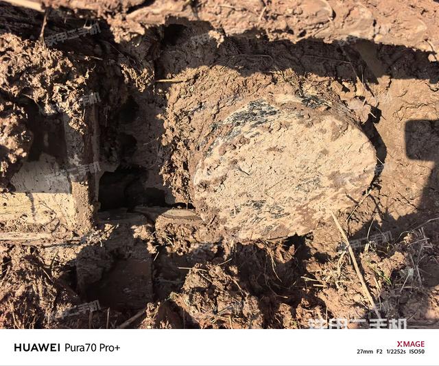 左驅(qū)動輪（行走機構(gòu)）