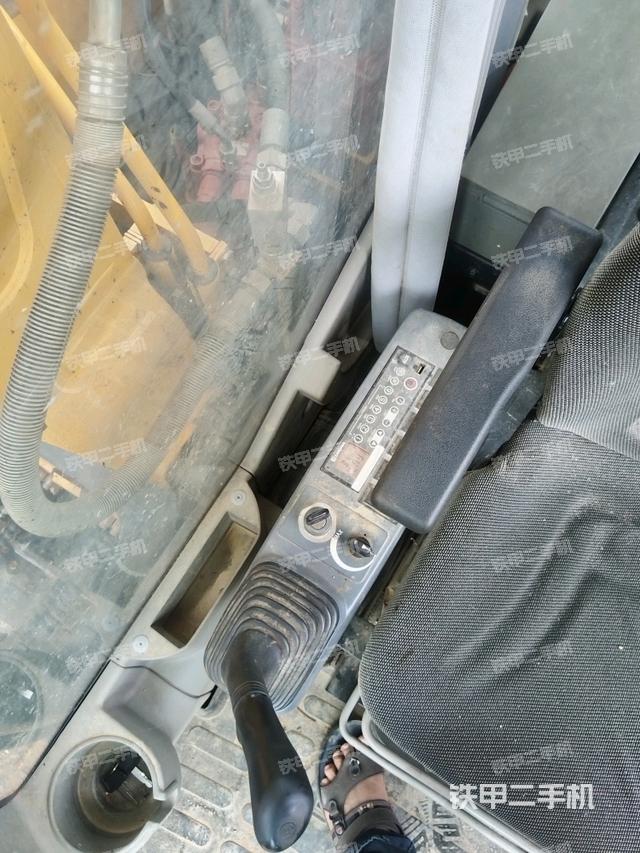 座椅右側(cè)控制臺/鑰匙門/油門/含右手柄（駕駛室部分）