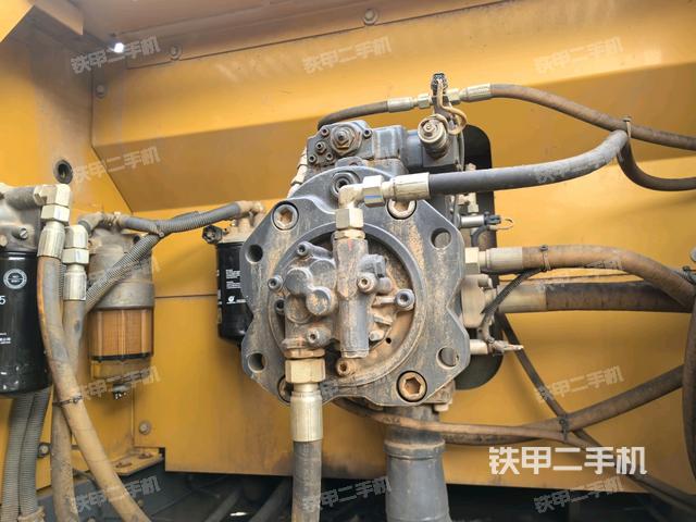 液壓泵艙室正面整體（整機(jī)外觀）