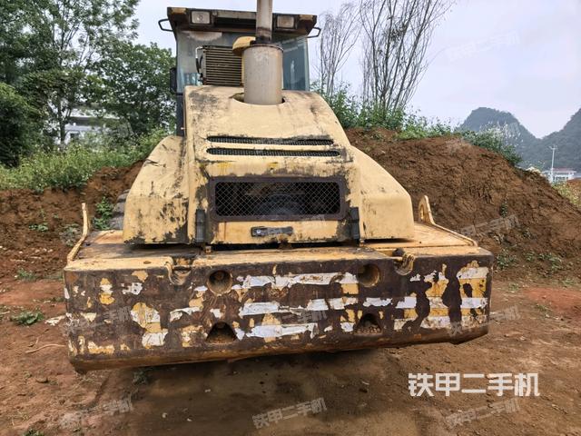 右前45°（壓路機整機外觀）