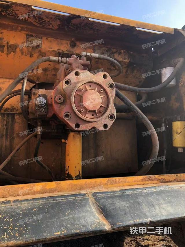 液壓泵艙室正面整體（整機(jī)外觀）