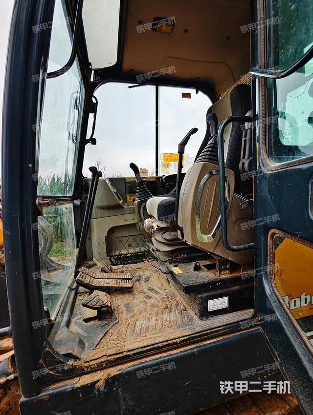 駕駛室整體（整機(jī)外觀）