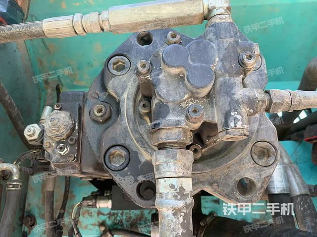 液壓泵艙室正面整體（整機(jī)外觀）