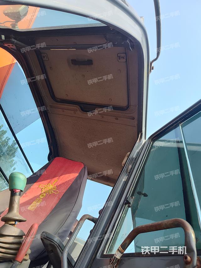 驾驶室顶部（整机外观）