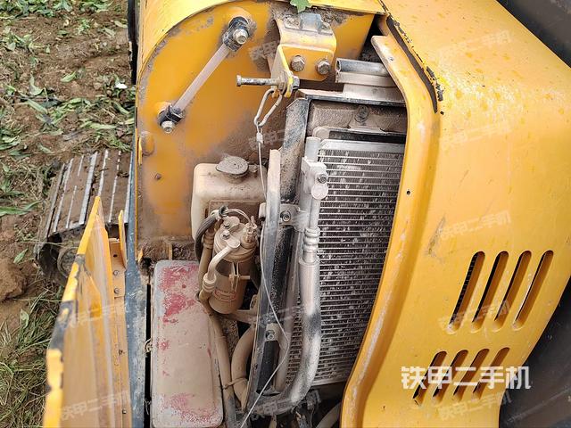 回轉(zhuǎn)馬達(dá)和主控閥（整機(jī)外觀）