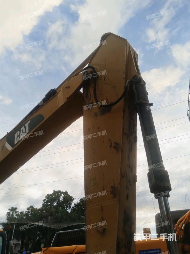 轉(zhuǎn)盤和下車架正前（工作和回轉(zhuǎn)裝置）