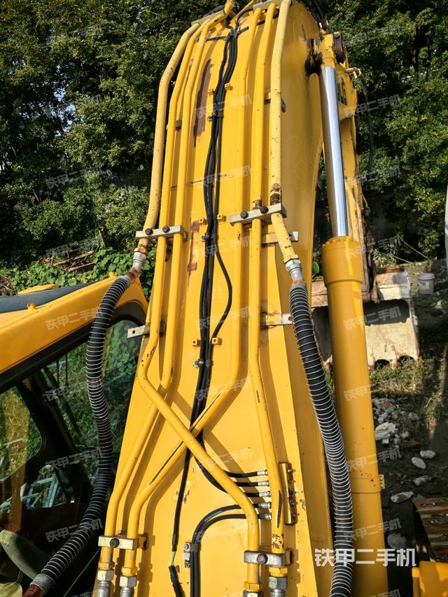 大臂背部俯视（工作和回转装置）