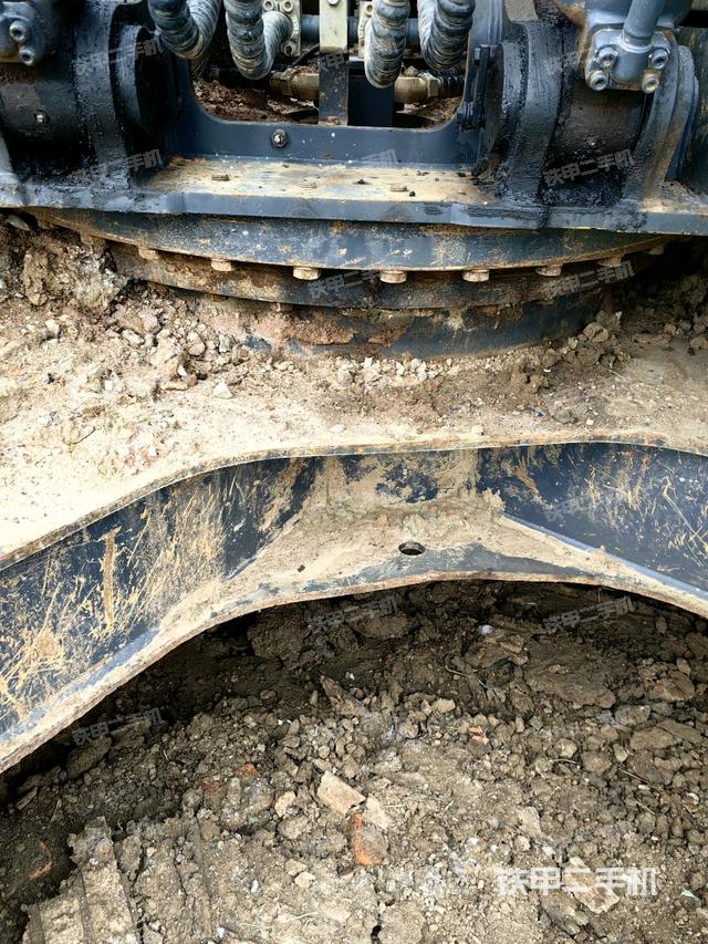 轉(zhuǎn)盤和下車架正前（工作和回轉(zhuǎn)裝置）