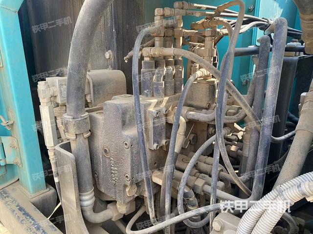 回轉(zhuǎn)馬達(dá)和主控閥（整機(jī)外觀）