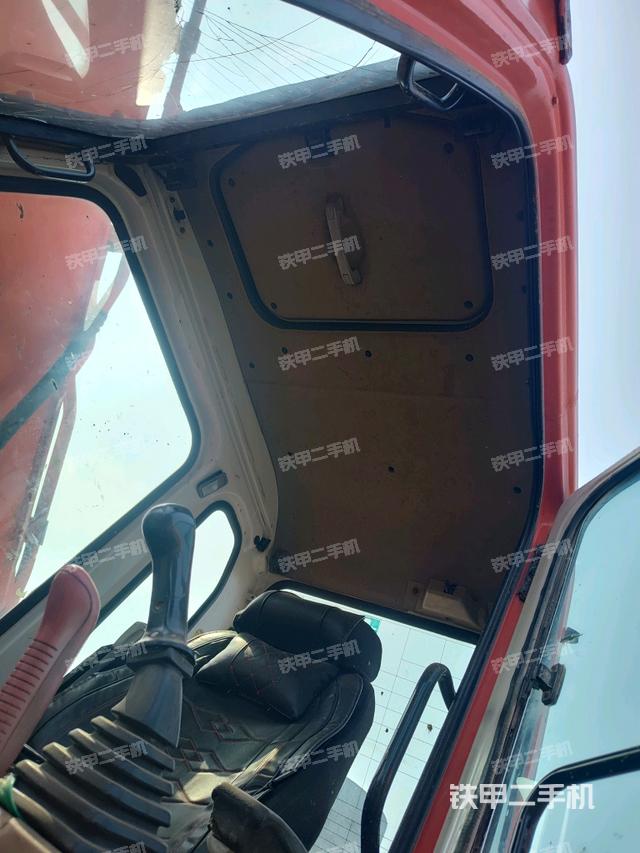 驾驶室顶部（整机外观）