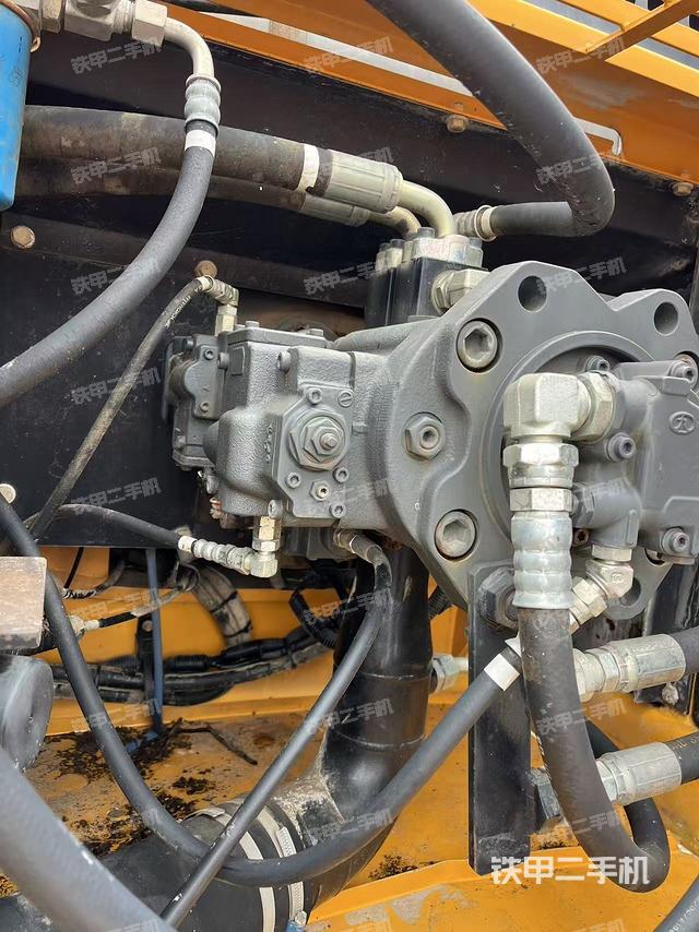 液壓泵艙室正面整體（整機(jī)外觀）