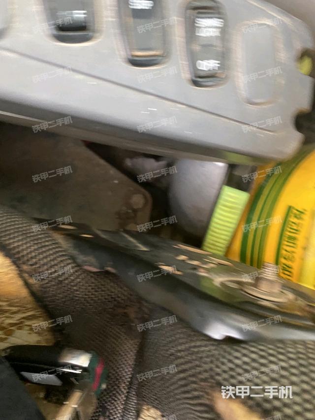 座椅左側(cè)控制臺(tái)/音響/含左手柄（駕駛室部分）